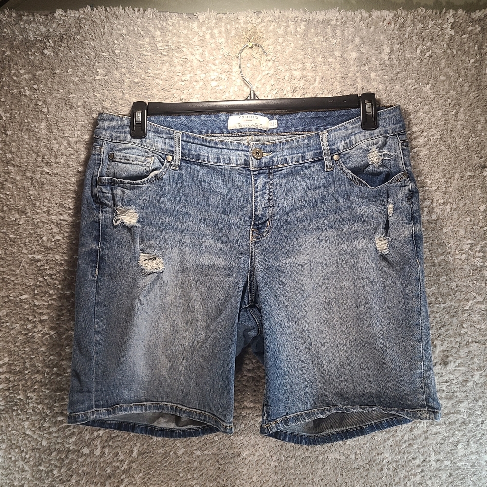 Torrid High Rise‎ Denim Bermuda Jean Shorts Sz 20 Blue Cotton Pockets Distressed